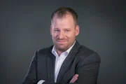 Rudi Fußi lädt nicht nur amtierende oder ehemals aktive Politiker in seine Show ein, sondern auch Meinungsbildner stellen sich dem Polit-Gespräch ...