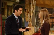 Gegen Ross' (David Schwimmer, l.) Willen bittet Rachel (Jennifer Aniston, r.) ihre Schwester Amy, auf Emma aufzupassen ...