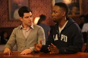 Schnell wird Schmidt (Max Greenfield, l.) klar, dass Winstons (Lamorne Morris, r.) neuer Partner nicht der beste Polizist ist, aber wird sich das auch Winston eingestehen?
