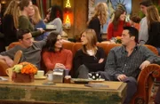 Wahre Freunde: Chandler (Matthew Perry, l.), Monica (Courteney Cox, 2.v.l.), Rachel (Jennifer Aniston, 2.v.r.) und Joey (Matt LeBlanc, r.) ...