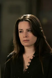 Gefangen im kosmischen Nichts, ist Piper (Holly Marie Combs) überrascht Cole zu treffen ...