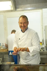 Frank Rosin will heute einem 200 Jahre alten Restaurant zu modernem Charme und einer vollen Kasse verhelfen.
