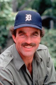 Immer gutgelaunt im Einsatz: Privatdetektiv Magnum (Tom Selleck) ...