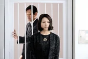 Asako (Kyoko Koizumi) besucht Akiko im Gefängnis, nachdem diese ihren Bruder ermordet hat.