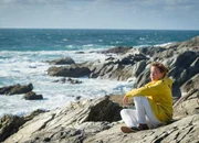 Frau auf den Klippen: Muriel Baumeister als Alex Reading
