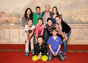 Moderatorin Nicole Berchtold (hinten 2.v.r.) mit den Kandidatinnen und Kandidaten