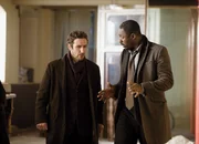 Zusammen: Paul McGann als Mark North, Idris Elba als Detektiv John Luther