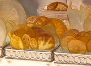 Fein geschnittene Zitrusfrüchte, kandiert und getrocknet von Chef Heinz Reitbauer aus Wien