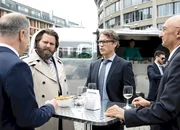 Der Rechtsanwalt ermittelt im Bankenviertel: Antoine Monot jr. als Benni Homberg Pierre (2.v.l.), Pierre Besson als Jules Berger (2.v.r.)