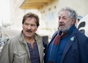 Mischt sich gerne überall ein: Götz George als Horst Schimanski (l.)