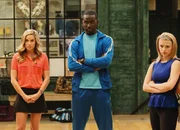 Beobachten das Geschehen: Bree Wasylenko als Kate, Shamier Anderson als Chris, Alexandra Beaton als Emily