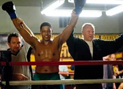 Siegreich: Eddie Marsan als Terry Donovan, Pooch Hall als Daryll, Jon Voight als Mickey Donovan