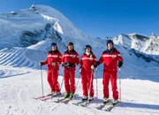 Gruppenbild der Skilehrer: Gabriel Anthamatten, Fabian Zurbriggen, Steffi Bumann, Simone Donati