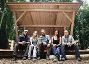 Gruppenbild der Hüttenbauer: v.l. Michael Koller, Deborah Marcandella, Hitsch Rohner, Liza Andrea Kuster, Christian Blaser