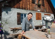 Knecht: Oliver Bono arbeitet für die Sendung "Schweiz aktuell - Die Älplerfamilie" für drei Wochen auf der Alp Malbun
