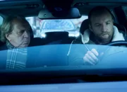 Im Auto: Hubert Damen als Kommissar Witse, Mathijs F. Scheepers als Mario
