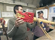 Die Re-Inventors testen einen antiken chinesischen Feuerdrachen