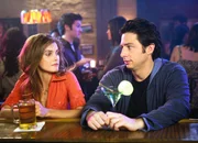 J.D. ist eifersüchtig auf Eliots Jugendfreundin Melody: Keri Russell als Melody O'Harra, Zach Braff als John «J.D.» Dorian
