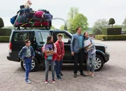Naomi mit ihrer Familie: Georgie Farmer als Jake Crossley, Naomi Sequeira als Tara Crossley, George Sear als Seb, Belinda Stewart Wilson als Fiona