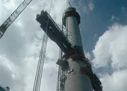 Ein Pfeiler soch hoch wie der Eiffelturm