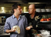 Showdown in einer Pizzeria: James Roday als Shawn Spencer und Corbin Bernsen als Henry Spencer