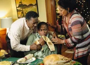 Bei Papa und Mama: Ernie Hudson als William Guster, Dulé Hill als Burton «Gus» Guster, Phylicia Rashad als Winnie Guster