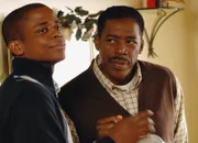 Mit kritischem Blick: Dulé Hill als Burton «Gus» Guster, Ernie Hudson als William Guster