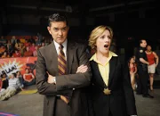 Zwei neue Rollerderby-Fans: Timothy Omundson als Carlton Lassiter, Kirsten Nelson als Karen Vick