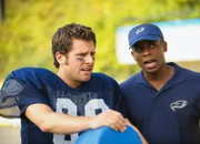 Mordfall in einem Footballteam: James Roday als Shawn Spencer, Dulé Hill als Burton «Gus» Guster