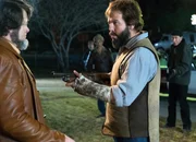 Hoffnungslose Verhandlungsversuche: Nick Offerman als Karl Weathers, Angus Sampson als Bear Gerhardt