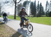 Daniel Ziegler und Simon Enzler unterwegs mit dem Puch Sport