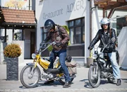 Simon Enzler und Daniel Ziegler unterwegs mit dem Puch Sport