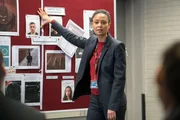 Sie erklärt ihrem Team, wie der Fall funktioniert: Thandie Newton als DCI Roz Huntley
