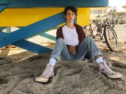 Caleb (Troye Sivan)