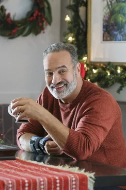 Mickey Paretti (Tony Nappo)