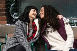 V.l.: Alma Beltran (Elise Bauman), Tattiawna Jones (Charlie Freemont)