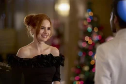 Madelaine Petsch in "Weihnachten im Hotel Fontaine" Madelaine Petsch in "Weihnachten im Hotel Fontaine"