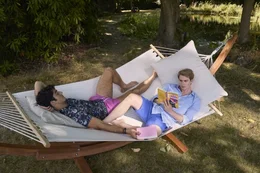 Alex Claremont-Diaz (Taylor Zakhar Perez, l.) und Prinz Henry (Nicholas Galitzine)
