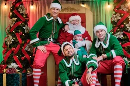 Die Br&uuml;der Stephan (Paul Campbell, re.), Taylor (Tyler Hynes, un.) und Luke (Andrew Walker) m&uuml;ssen sich unverhofft um ein Baby k&uuml;mmern.