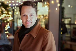 Stephan (Paul Campbell)