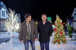 Jason (George Krissa) und Sam (Jonathan Bennett)