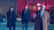 Carmine Romano (Bo Dietl) wehrt Maria Baez und Danny ab