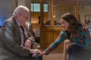Henry (Len Cariou) und Erin (Bridget Moynahan) freuen sich