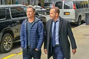 Mickey (Tom Cavanagh) und Danny (r.) denken an alte Zeiten