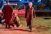 Eine Leiche erzürnt Danny und Waylon Gates (r., Lyle Lovett)