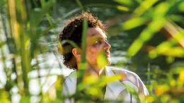 Adi (Ciprian Chiujdea) ist bei einem homophoben Angriff brutal zusammengeschlagen worden. Adi (Ciprian Chiujdea) ist bei einem homophoben Angriff brutal zusammengeschlagen worden.
