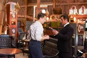 James Pendrick (Peter Stebbings, l.) und William Murdoch (Yannick Bisson) suchen Antworten