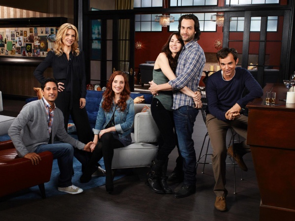 1. Staffel (v.l.): Neal (Maulik Pancholy), Roxanne (Rhea Seehorn), Lily (Zoe-Lister Jones), Whitney (Whitney Cummings), Alex Gre