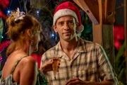 Neville (Ralf Little) kommt in Weihnachtsstimmung