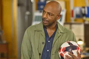 Mervin Wilson (Don Gilet) erlebt ein seltsames Fußballspiel
